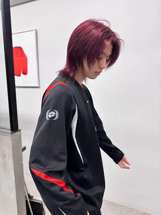 ミディアム カラー メンズ オカモト ミユウのヘアスタイル