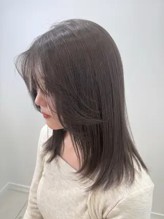 ミディアム カラー 韓国レイヤーカット/ くすみカラー/モモのヘアスタイル
