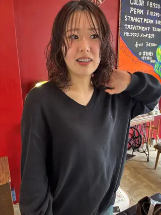 ミディアム パーマ 小日向 沙織のヘアスタイル