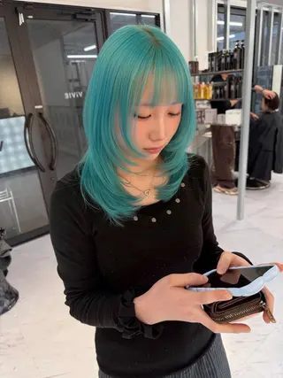 ミディアム カラー TATSUブリーチ/ ミルクティーベージュのヘアスタイル