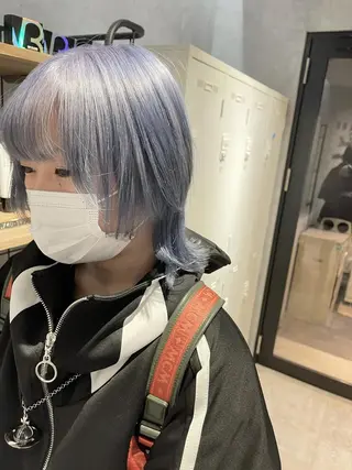 ミディアム カラー オフホワイトアンドなんば所属・福西 洋斗のヘアスタイル