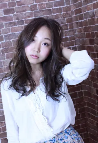 ロング 伊藤 裕貴のヘアスタイル