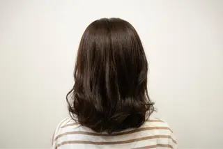 ミディアム カラー 能登谷 泉稀のヘアスタイル