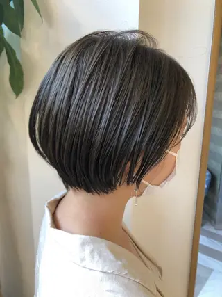 ショート レイヤーカット /透明感カラー西田のヘアスタイル