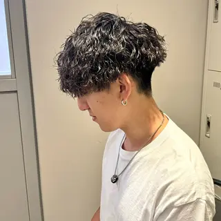 ミディアム パーマ ヘアアレンジ メンズ 顔まわりカット の達人のヘアスタイル