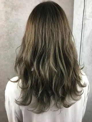 セミロング カラー ツイストスパイラル パーマ🟡KYOUのヘアスタイル