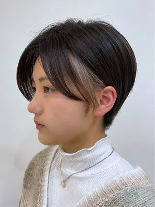 ショート カラー 小川 泉美のヘアスタイル