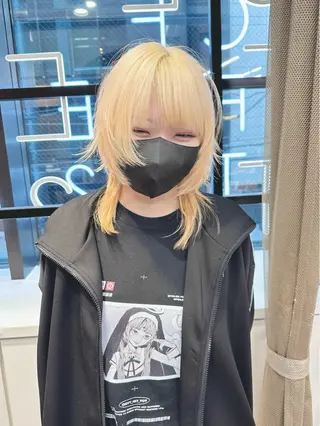 ミディアム カラー ウルフとハイトーン みっちー✂️のヘアスタイル