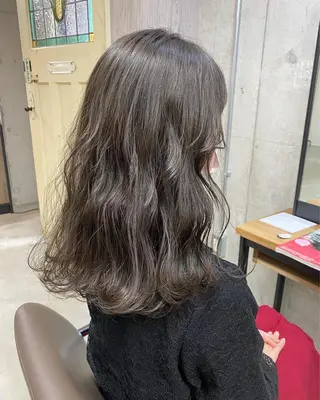 ミディアム カラー GiseL アンリのヘアスタイル
