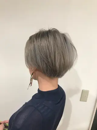 ショート ハイトーン髪質改善 家中貴典のヘアスタイル