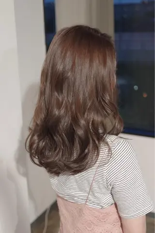 セミロング カラー 🌈ディレクター🌈 徳松優希のヘアスタイル