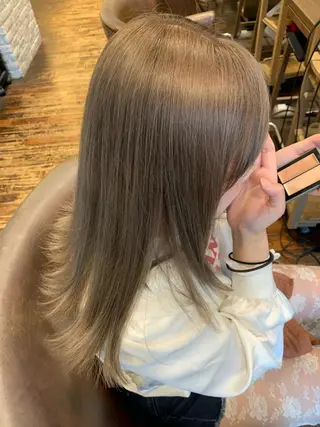 ミディアム カラー la fith所属・rico_by ヘアとアイブロウのヘアスタイル