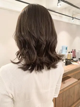 ミディアム カラー 透明感/オリーブ/ グレージュ/YUKAのヘアスタイル