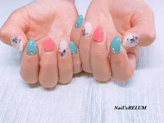 ネイル THECOLORS所属・近貞 莉奈のネイルデザイン