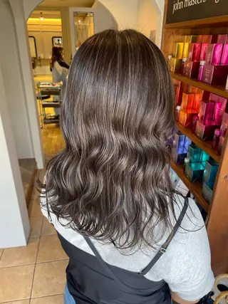 カラー 栗林 茉那のヘアスタイル