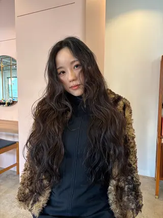 ロング 🧣misaki 透明感カラー🧣のヘアスタイル