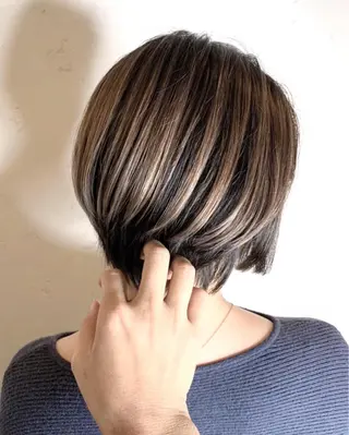 ショート 髪質改善 上品艶感カラーのヘアスタイル