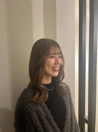 カラー 山本 彩香のヘアスタイル