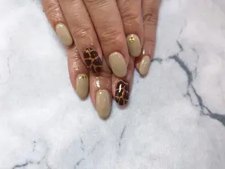 ネイル ネイルリボン 受付スタッフのネイルデザイン