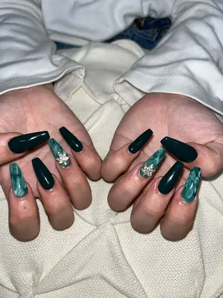 ネイル nail.salon .Reversalのネイルデザイン