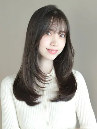 セミロング カラー レイヤー/顔周り /透明感🩶高橋大のヘアスタイル