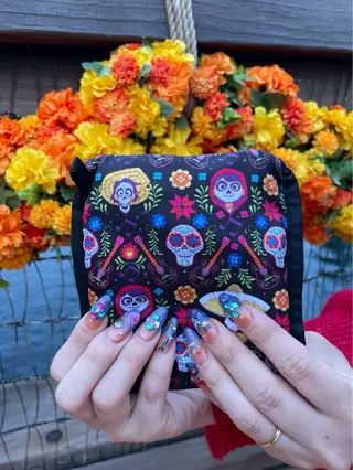 ネイル SHiORi☺︎ 【ネイルワン】のネイルデザイン