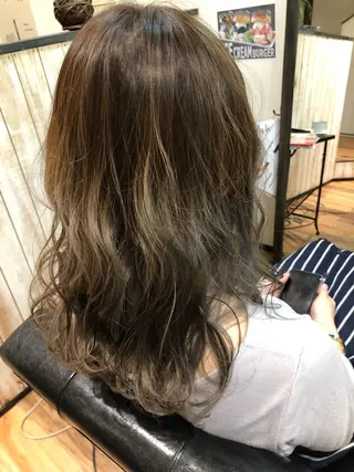 セミロング カラー room405所属・taishi taishiのヘアスタイル