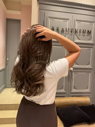 ロング カラー ｼｮｰﾄｶｯﾄ 梅田 山下　すみれのヘアスタイル