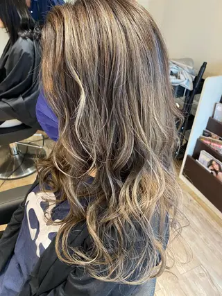 カラー 早川 真幸のヘアスタイル