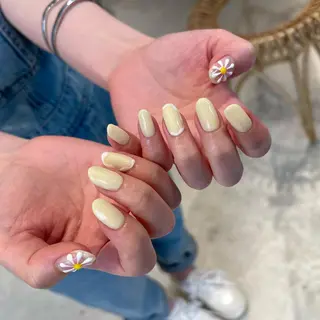 ネイル esby Loely MIZUKIのネイルデザイン