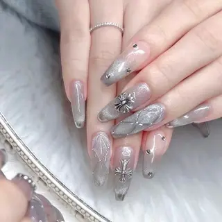 ネイル Yudia -neon-のネイルデザイン