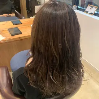 カラー 安達 葵のヘアスタイル