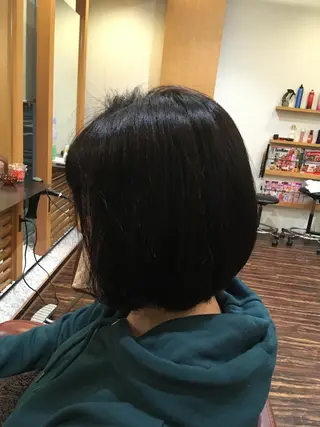 ショート カラー Rever Tokyo所属・コンドウ サラのヘアスタイル