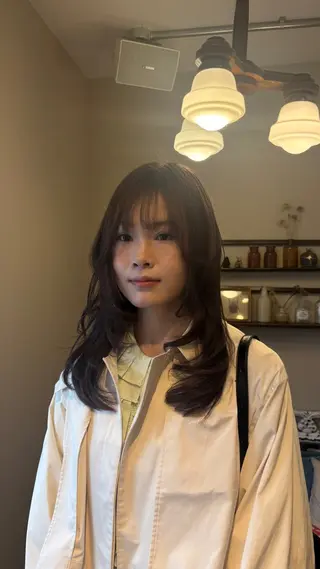 セミロング 甲斐 真桜のヘアスタイル