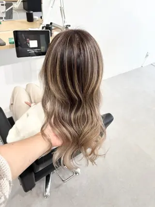 ロング LAFRE （ラフリ）所属・ケアブリーチ 黒瀬有汰のヘアスタイル