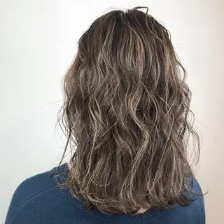カラー デザインカラー Lienのヘアスタイル