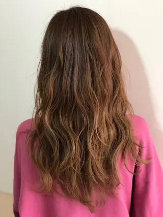 ロング カラー 嶌田 沙紀のヘアスタイル