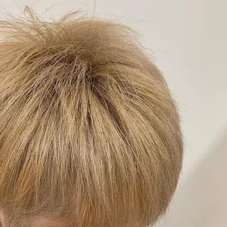 ショート カラー クワハラ イオリのヘアスタイル