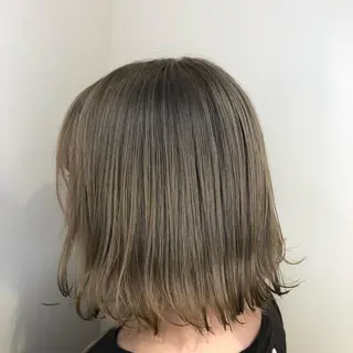 カラー ウルフカット／吉村 桃子のヘアスタイル