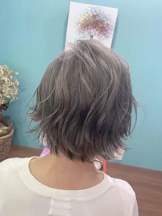 ショート カラー Mavie hair所属・髪質改善×潤艶カラー ⭐️岡田崇彰のヘアスタイル