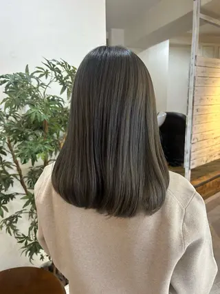 ミディアム カラー 赤星 さえのヘアスタイル