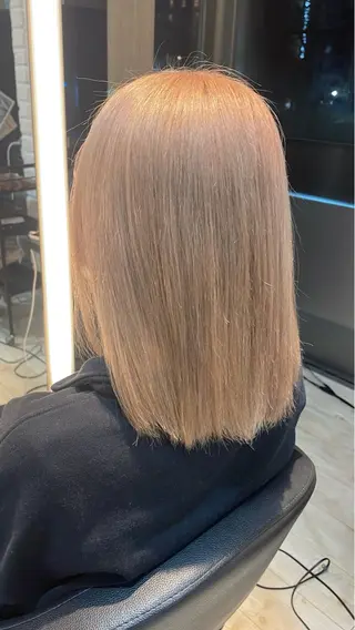 ミディアム カラー ブリーチ/髪質改善/ ハイトーン/暖色のヘアスタイル