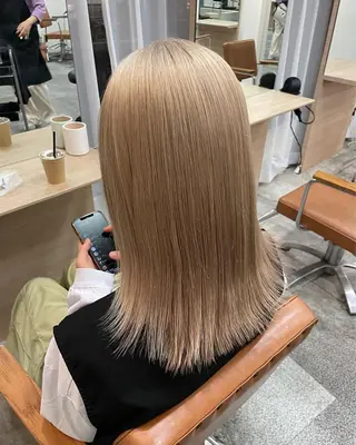 ミディアム カラー ハイトーン/ベージュ 指名No.1荒木涼太のヘアスタイル