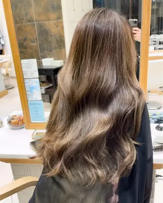 セミロング カラー ミタニ/髪質改善 /レイヤーカットのヘアスタイル