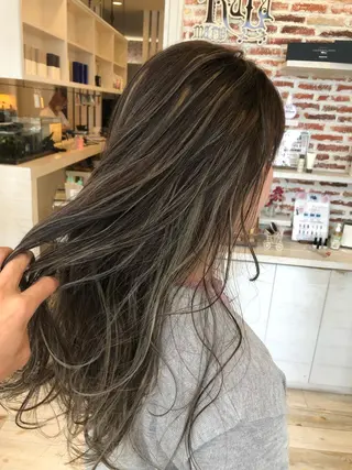 ロング カラー Crén by marie 真嘉比店所属・東恩納 誠のヘアスタイル