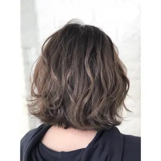 ショート カラー KIZU 髪質改善 怪談を語る美容師のヘアスタイル