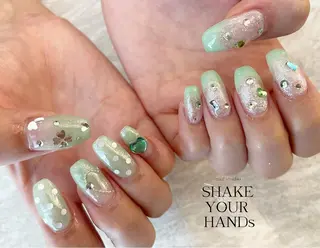 ネイル ネイルスタジオ シェイクユアハンズのネイルデザイン