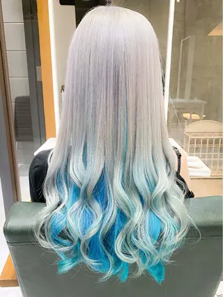 ロング カラー ヘアアレンジ 𝐑𝐈𝐍𝐊𝐀 🐣🩷のヘアスタイル