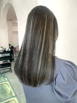 ロング カラー ヘアアレンジ 艶髪 🦋CON🦋のヘアスタイル