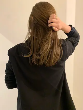 セミロング カラー 落合希 Olivebeigeのヘアスタイル